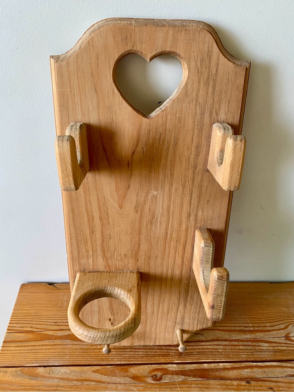 Rustic Natural Wood Wall Hook Rack w/ Heart Cutout (Basket & Vase Included) - Picture 2 of 7